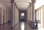 Die Säulenhalle im 1. Obergeschoss des Neubaus von 1929