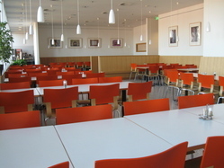 Kantine Raum A 3.010 im 3. Obergeschoss Kantine Raum A 3.010 im 3. Obergeschoss